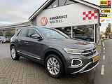 Volkswagen T-ROC 1.5 TSI Style Automaat RIJKLAAR! TREKHAAK!