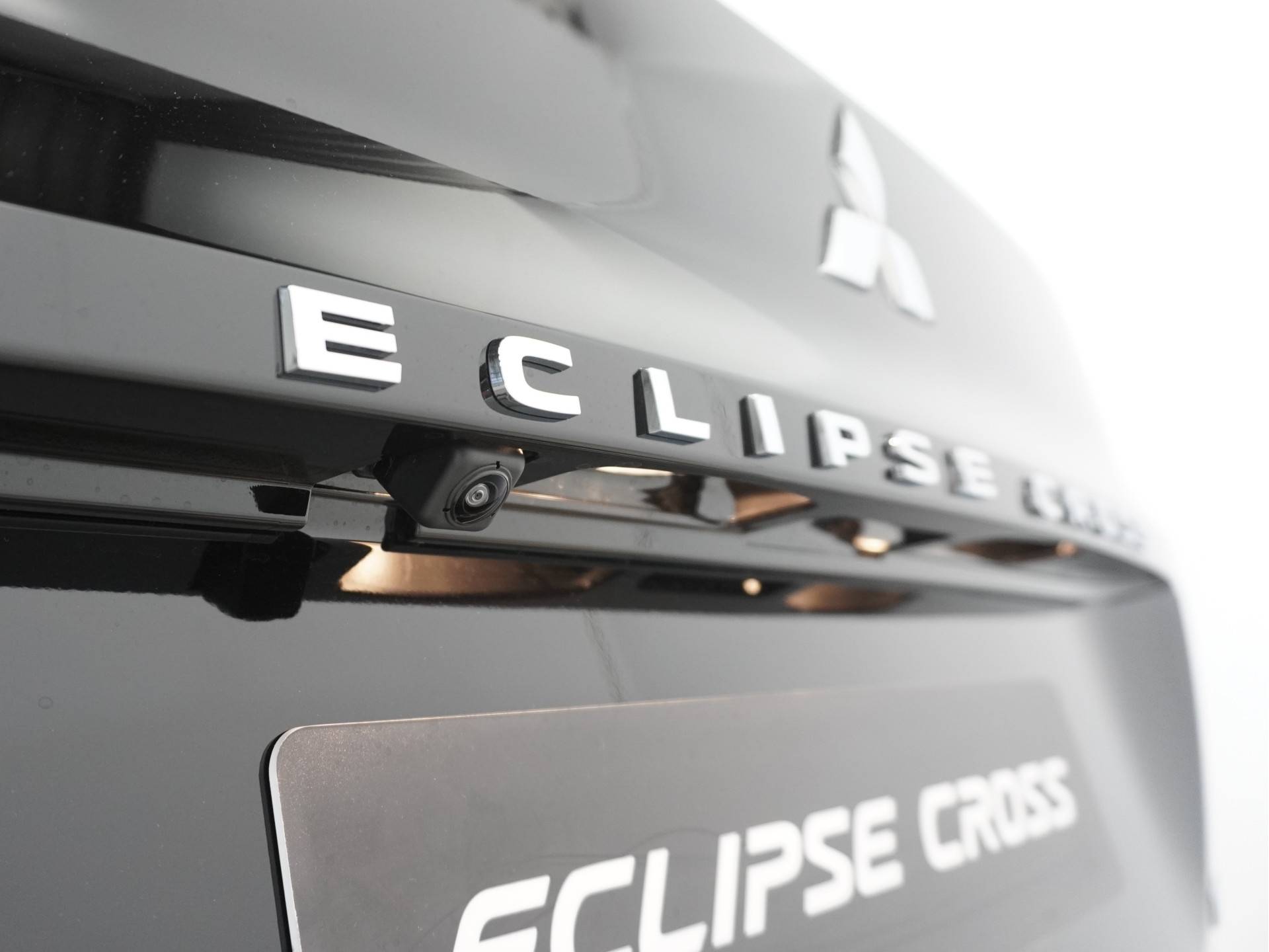 Mitsubishi Eclipse Cross 2.4 PHEV Intense+ Tijdelijk van € 45.095 voor € 39.995,- | LED verlichting | PDC voor + achter | Navigatiesysteem | Standkachel | - 6/52