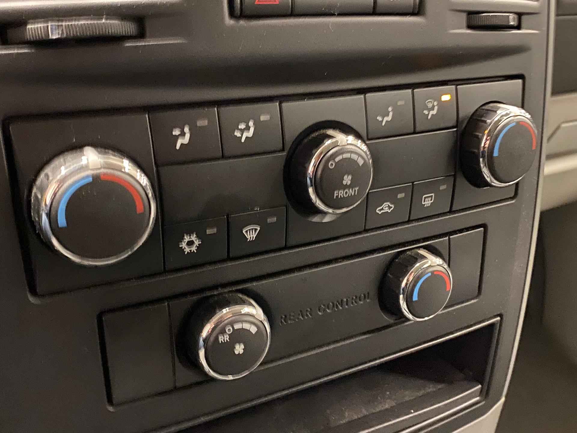 Chrysler Voyager Rolstoelauto Automaat 4+1 - 16/28