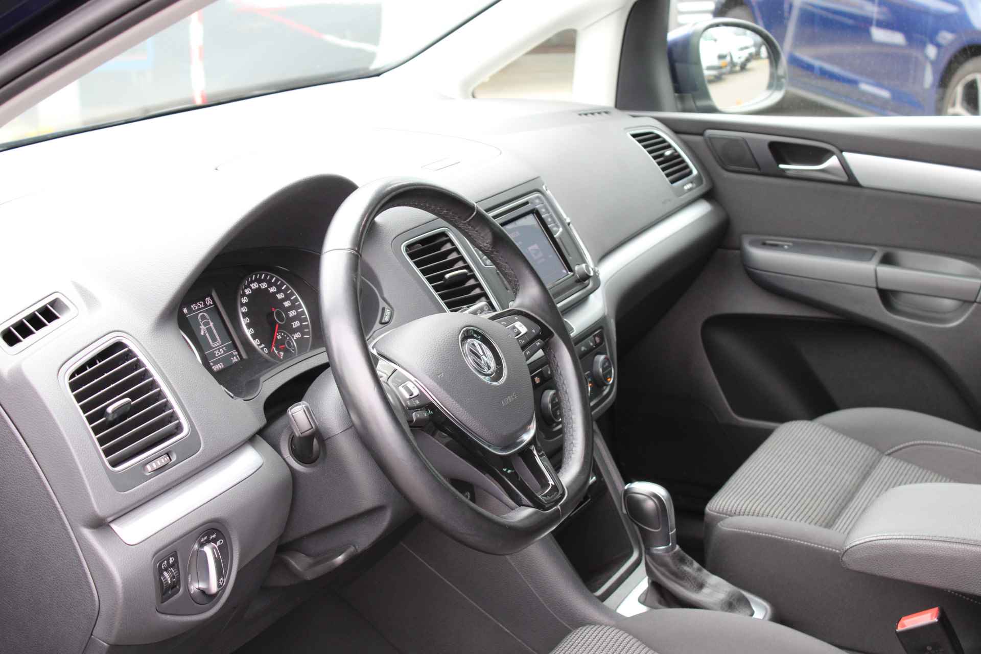 Volkswagen Sharan 1.4 TSI 150pk Comfortline 7 Persoons DSG Automaat Navigatie / Parkeersensoren / 7 Zitplaatsen / Bluetooth / Clima - 17/42