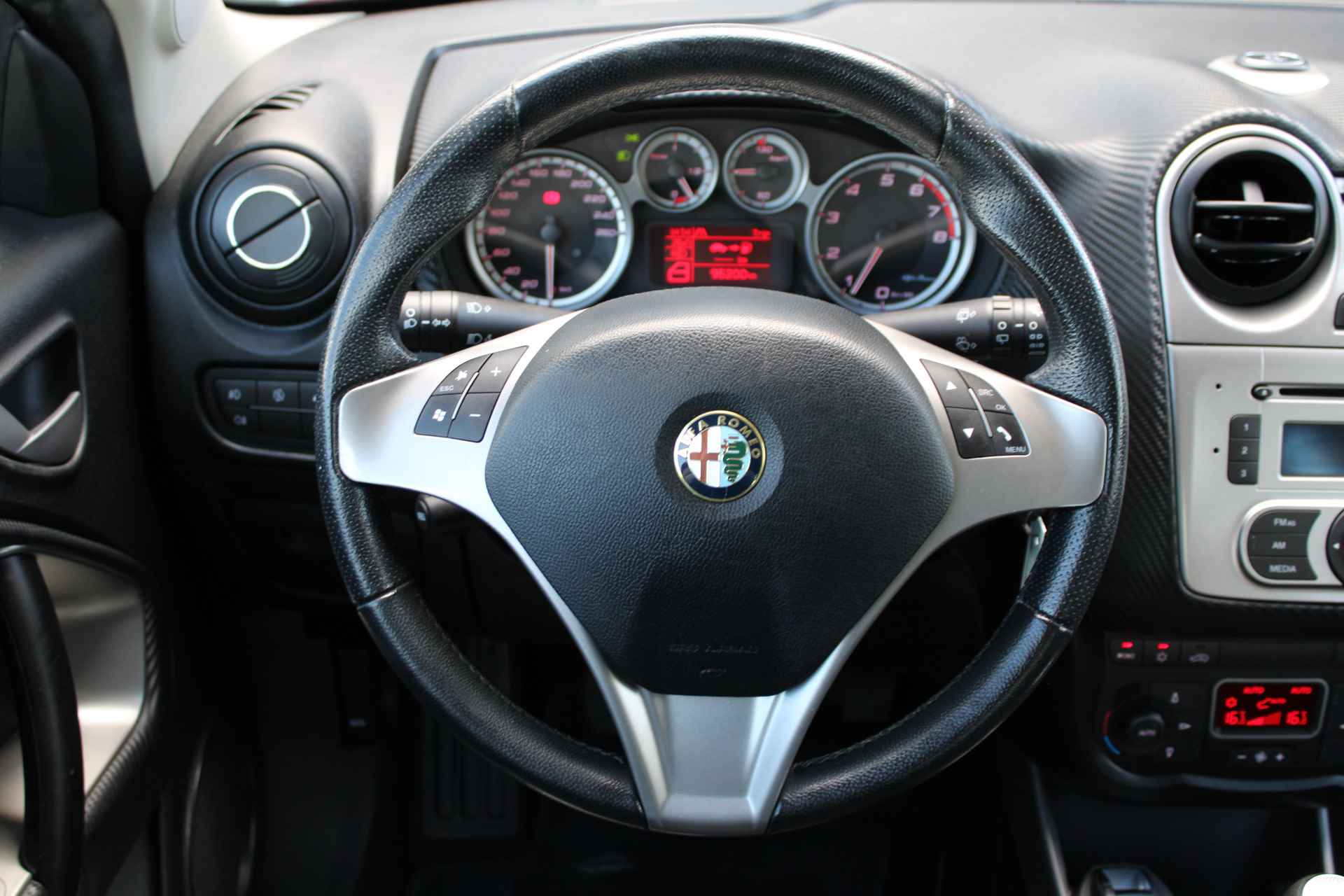Alfa Romeo MiTo TwinAir SBK | Climate Controle | Parkeersensoren | Blue&Me - 14/21