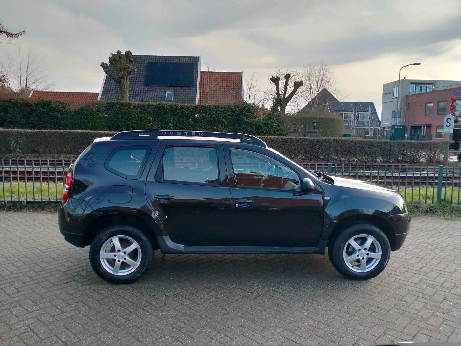 Dacia Duster 1.6 Lauréate 2wd Airco/Navi/trekhaak RIJKLAAR - 5/29