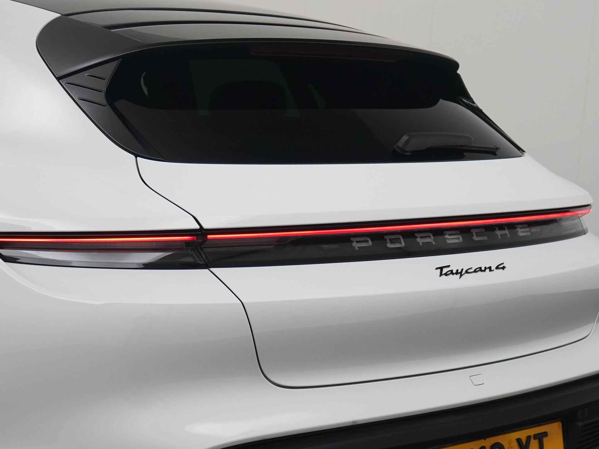 Porsche Taycan Cross Turismo 4 93 kWh | 1e Eigenaar | 381pk | 21" | Panoramadak | Leder | Zondag Open! - 32/52