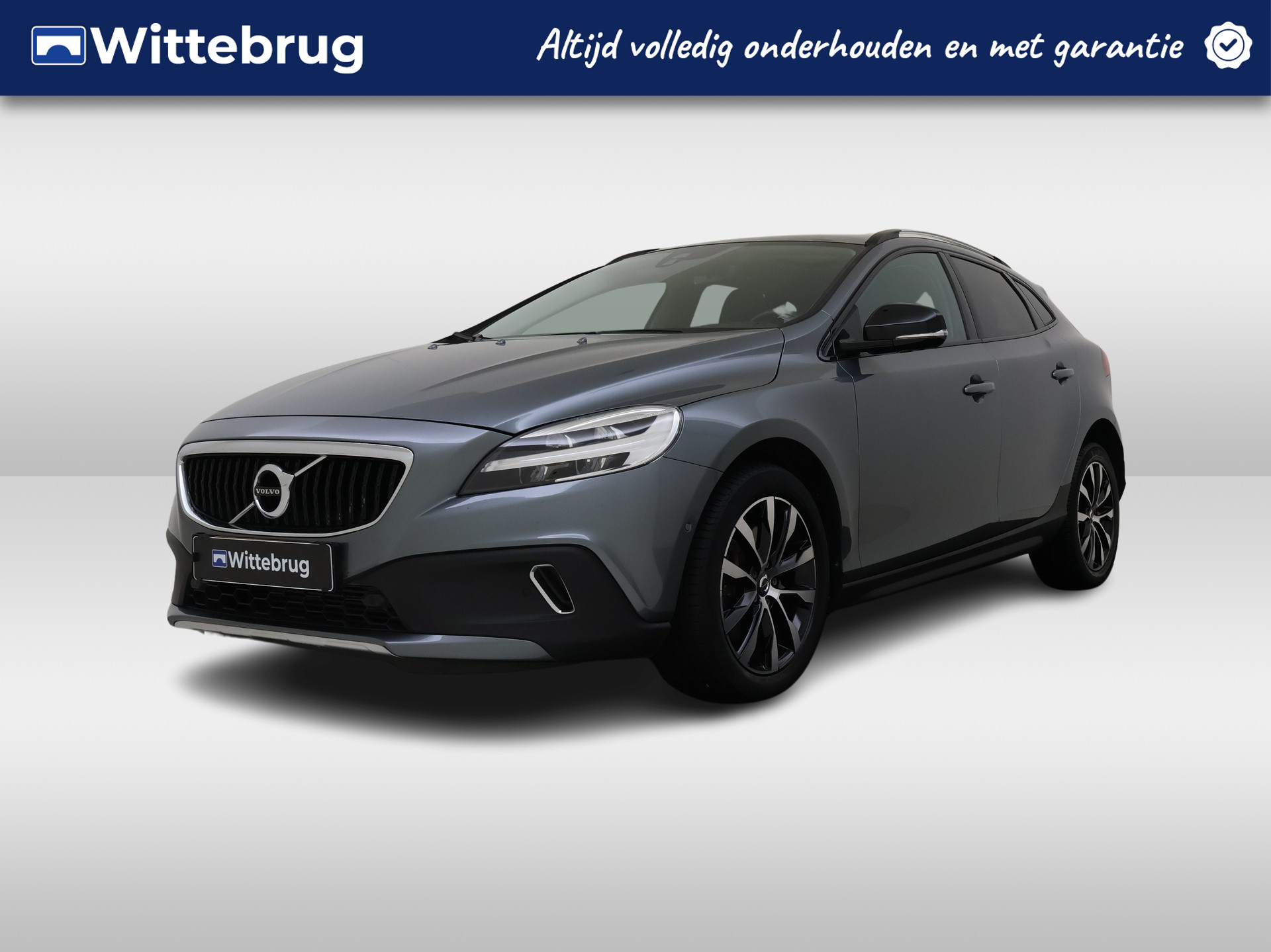 Volvo V40 Cross Country 1.5 T3 Dynamic Edition Automaat | Panorama dak | Navigatie | Climate control bij viaBOVAG.nl