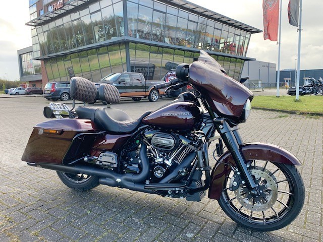 Harley-Davidson FLHXS STREETGLIDE FULL OPTIONS bij viaBOVAG.nl