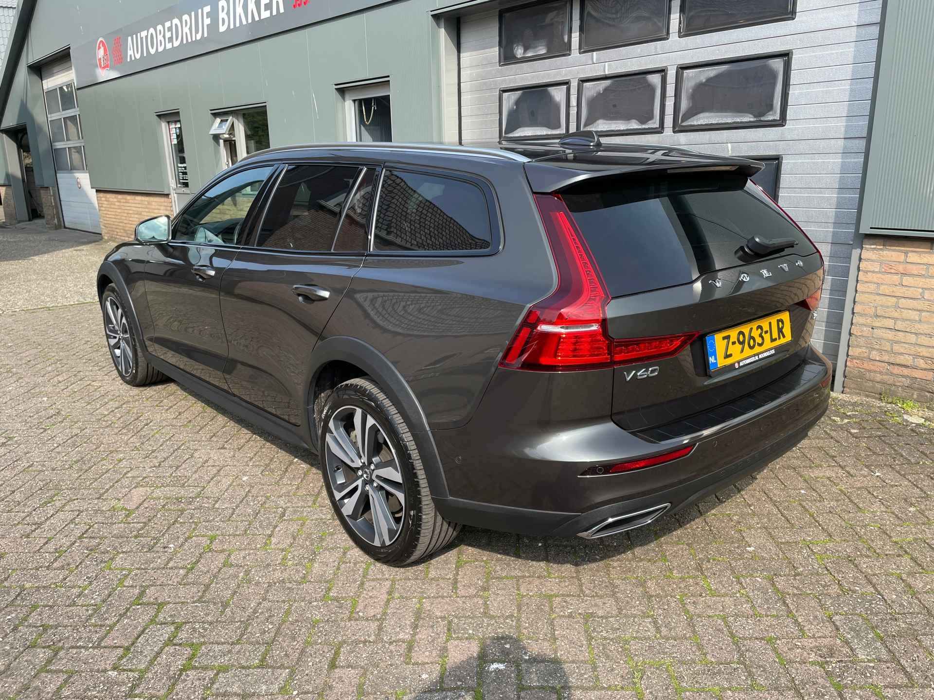 Volvo V60 Cross Country 2.0 B5 AWD Pro, vol opties - 3/26