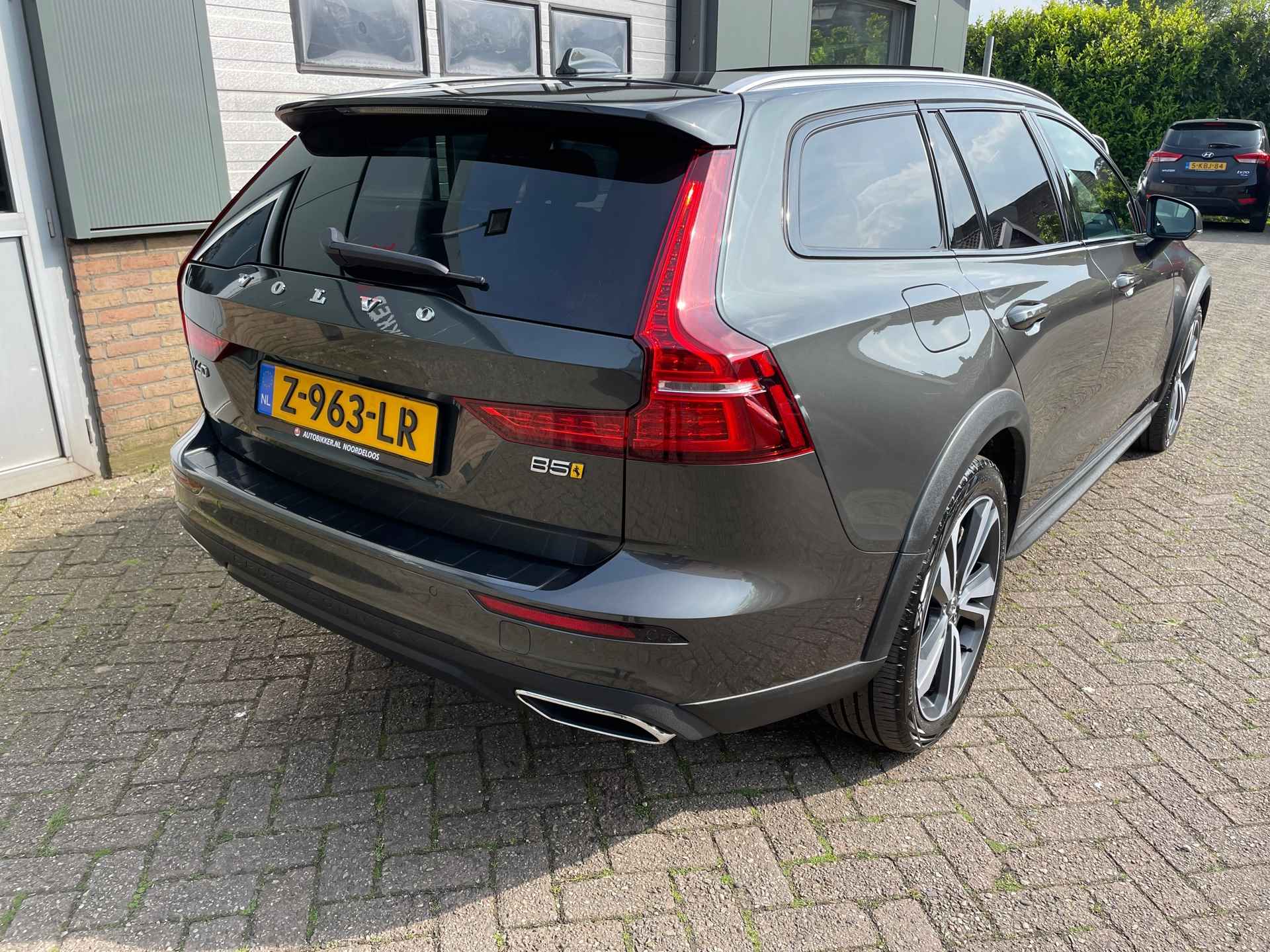 Volvo V60 Cross Country 2.0 B5 AWD Pro, vol opties - 5/26