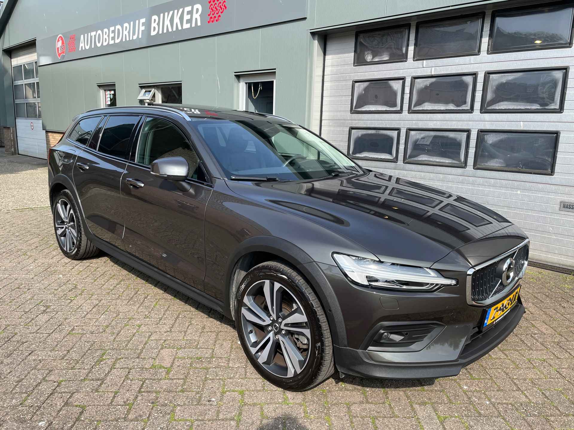 Volvo V60 Cross Country 2.0 B5 AWD Pro, vol opties - 7/26