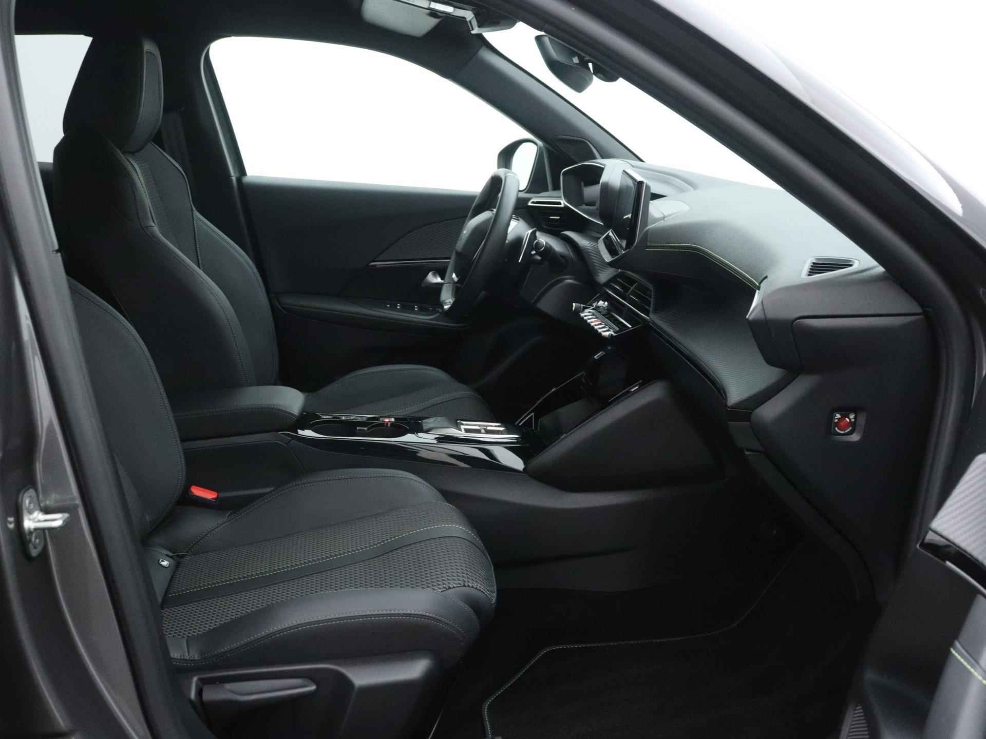 Peugeot 2008 SUV GT 130pk Automaat | Navigatie | Achteruitrijcamera | Climate Control | Cruise Control | Parkeersensoren v+a | Full Led koplampen | 3D Cockpit | Keyless | Stoelverwarming | Dodehoeksensor | DAB+ radio | Apple Carplay / Android Auto | Donker getint glas | 17" lichtmetalen velgen | - 14/35