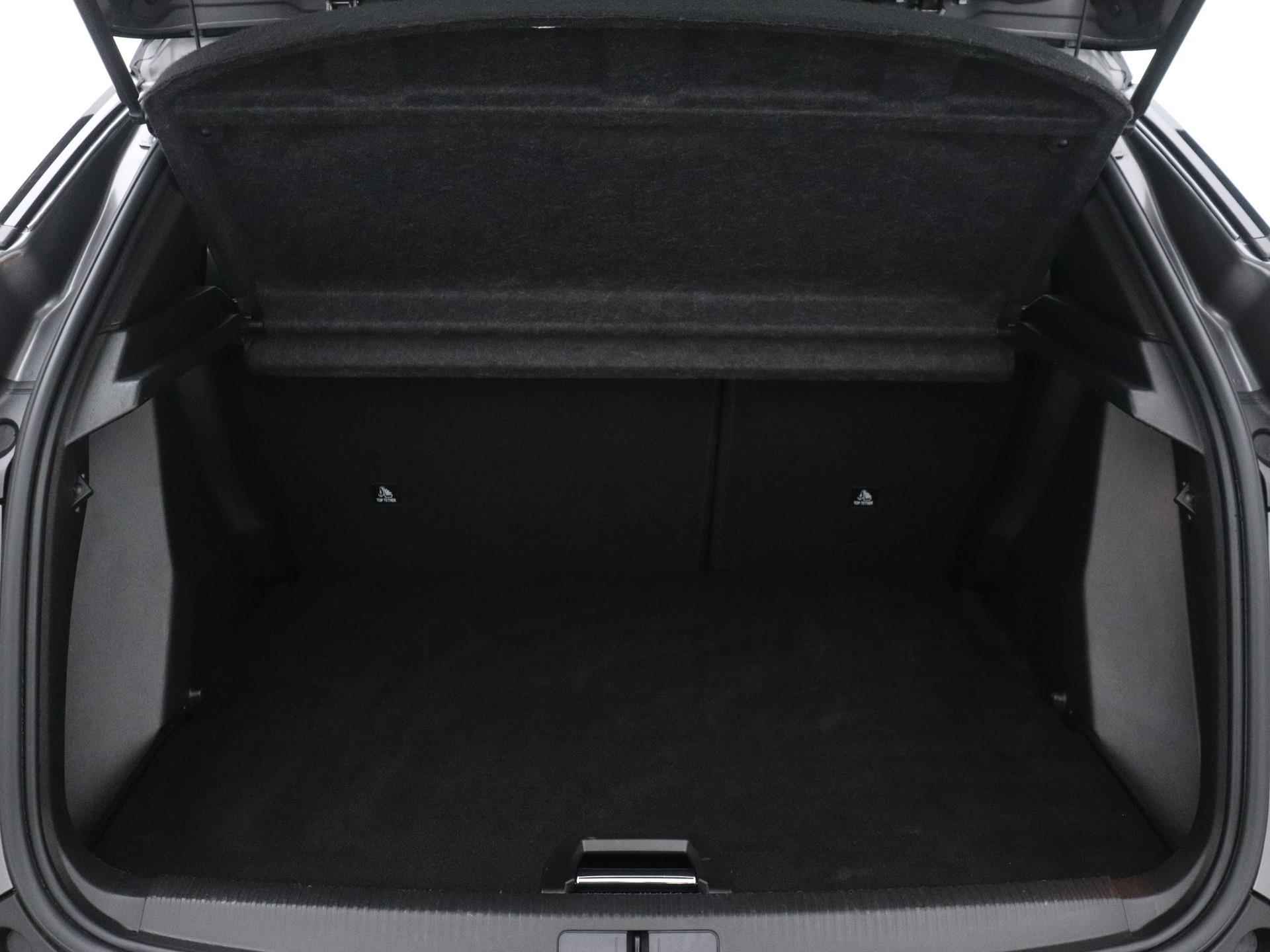 Peugeot 2008 SUV GT 130pk Automaat | Navigatie | Achteruitrijcamera | Climate Control | Cruise Control | Parkeersensoren v+a | Full Led koplampen | 3D Cockpit | Keyless | Stoelverwarming | Dodehoeksensor | DAB+ radio | Apple Carplay / Android Auto | Donker getint glas | 17" lichtmetalen velgen | - 16/35