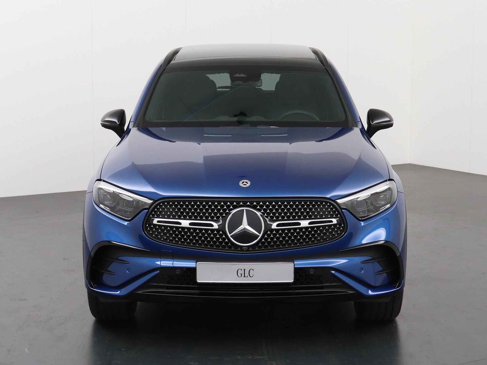 Mercedes-Benz GLC-klasse 200 4MATIC AMG NIGHT Premium Plus | Panorama-schuifdak | Head-Up Display | Burmester 3D | Stoelgeheugen | Apple Carplay | Trekhaak | Keyless Entry | Nappaleder | - 4/53