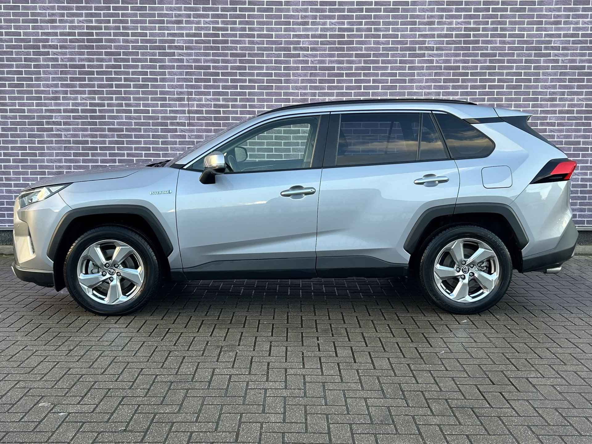 Toyota RAV4 2.5 Hybrid AWD First Edition - 4/36