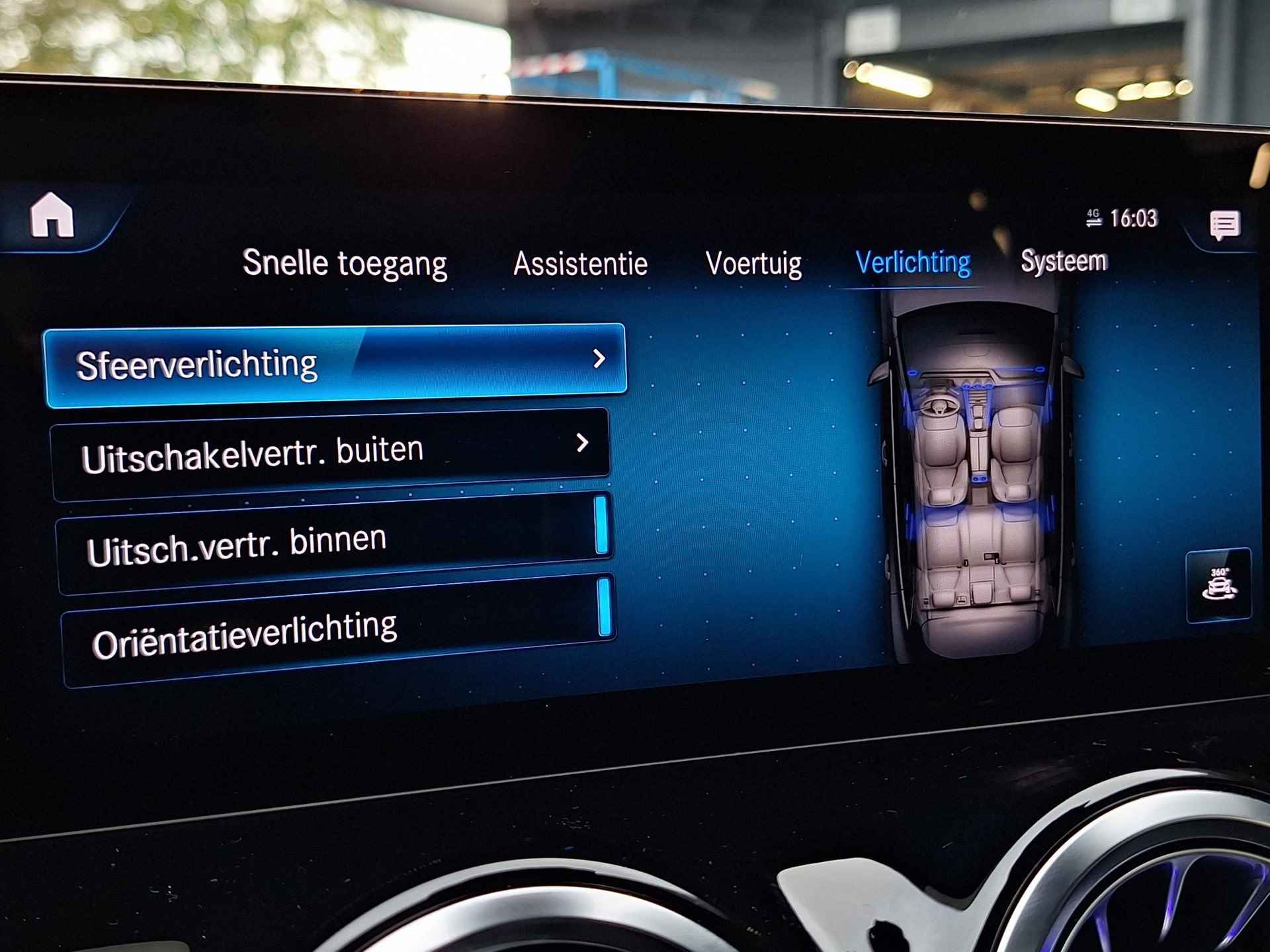 Mercedes-Benz EQA 250+ Sport Edition | AMG Line | Premium Pakket | Panoramadak | Trekhaak | Elektrisch Verstelbare Voorstoelen + Memory | Dodehoekassistent | Apple CarPlay | Android Auto | Advanced Sound System | Sfeerverlichting | Stoelverwarming | Showmodel - 26/33