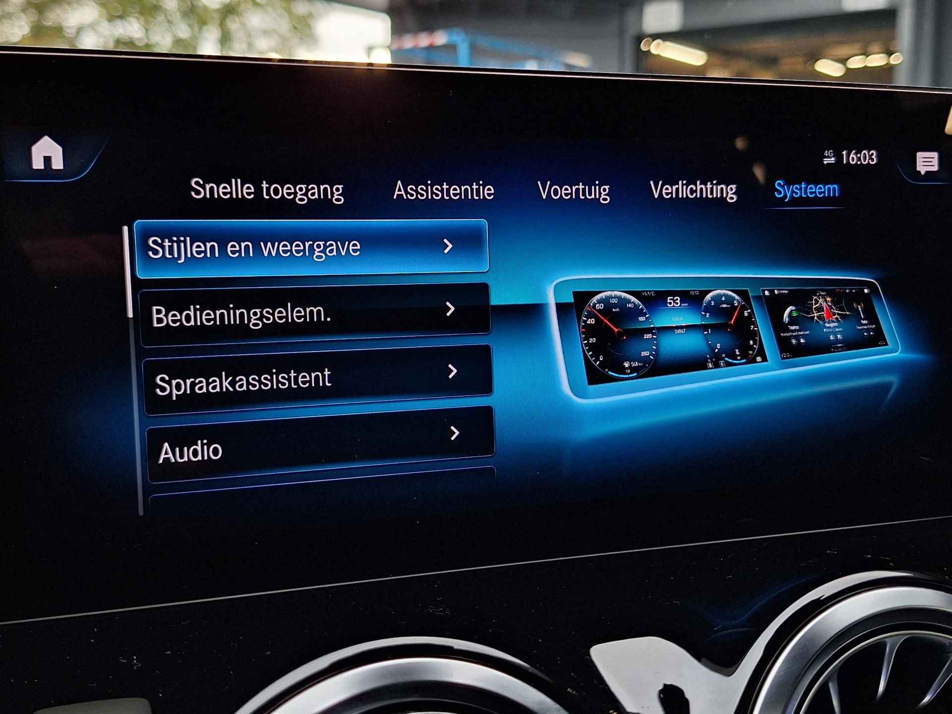 Mercedes-Benz EQA 250+ Sport Edition | AMG Line | Premium Pakket | Panoramadak | Trekhaak | Elektrisch Verstelbare Voorstoelen + Memory | Dodehoekassistent | Apple CarPlay | Android Auto | Advanced Sound System | Sfeerverlichting | Stoelverwarming | Showmodel - 27/33