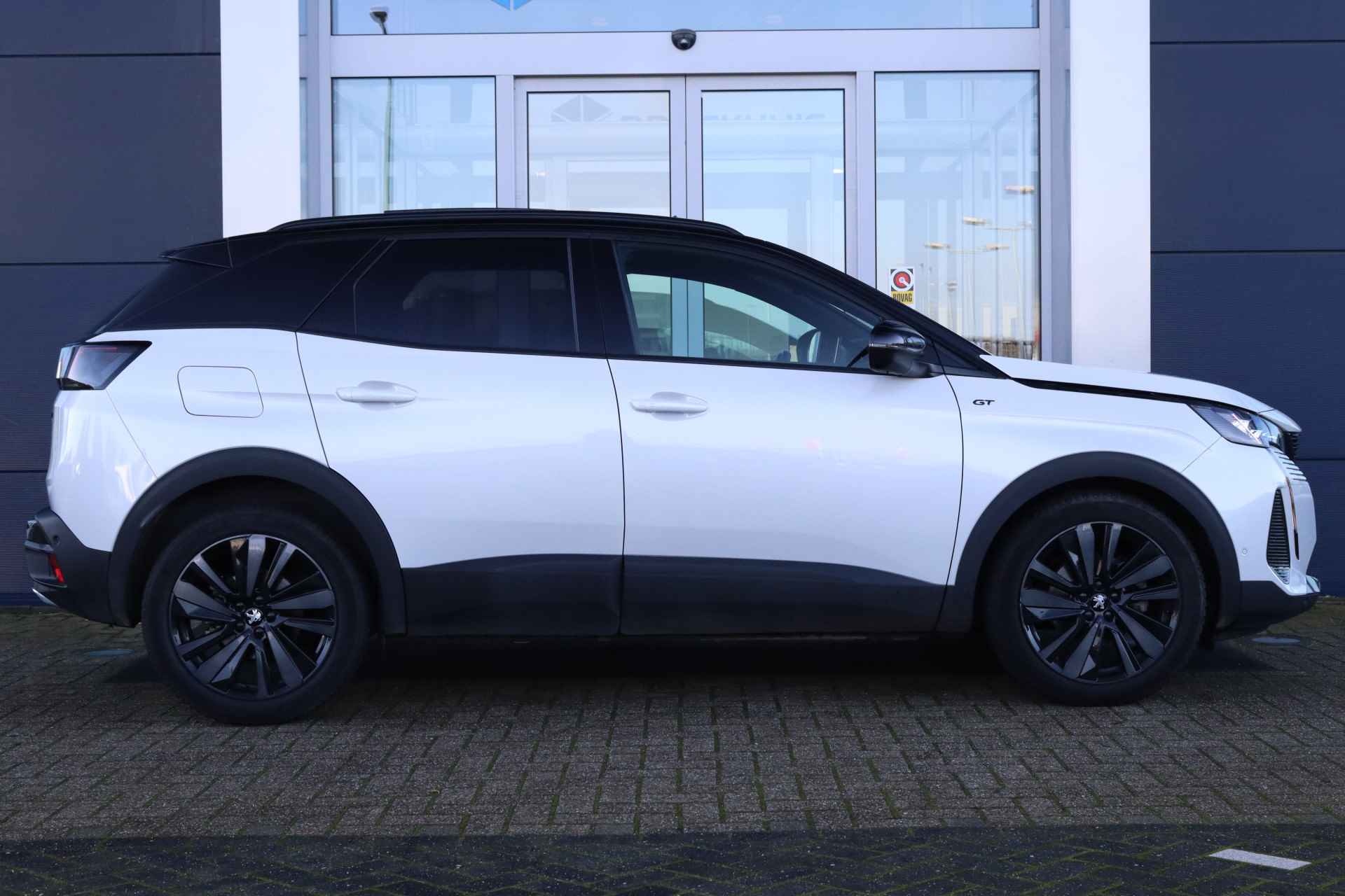 Peugeot 3008 1.2 PureTech GT | Blackpack | Schuif/kantel dak | 360 Camera | Alcantara | Massage | ACC | Elektr. klep - 16/55