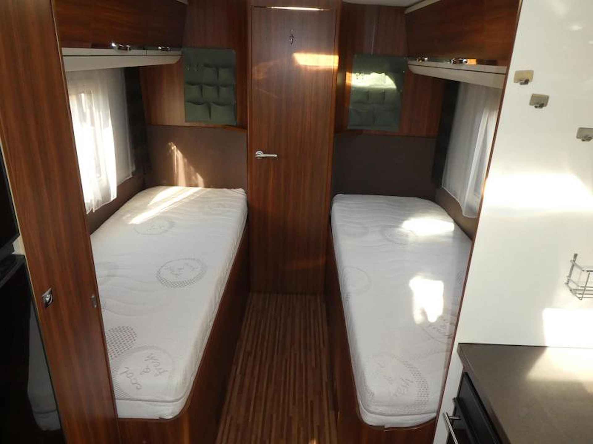 Adria Coral Supreme S 670 SLT LAGE BEDDEN!! - 10/17