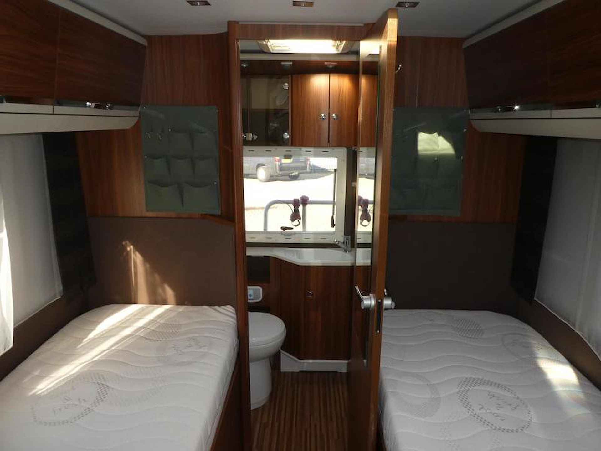 Adria Coral Supreme S 670 SLT LAGE BEDDEN!! - 11/17