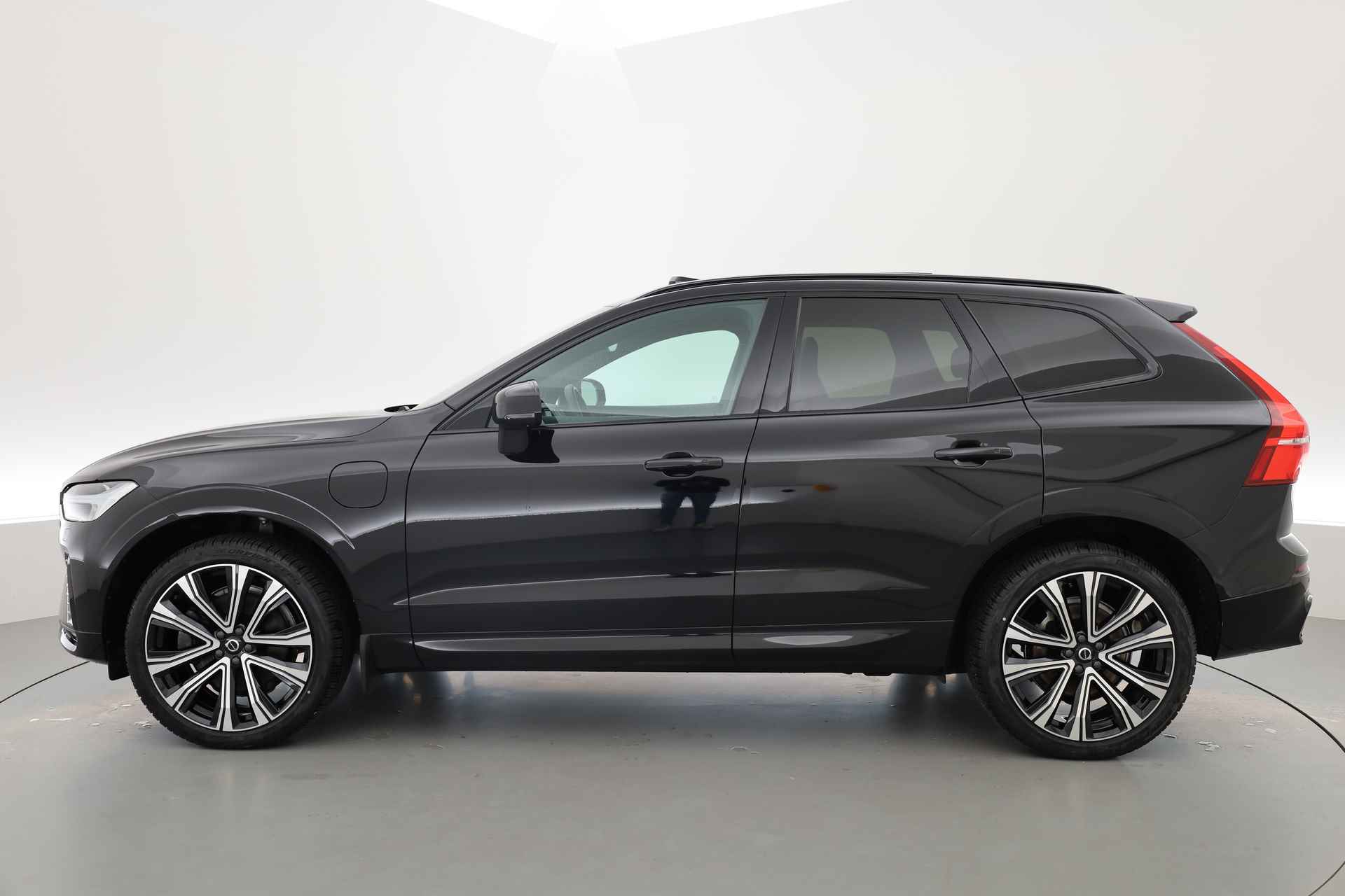 Volvo XC60 2.0 T6 Plug-in hybrid AWD R-Design | Pano-dak | Trekhaak | H&K Audio | 21'' | Standkachel | Adap. Cruise | - 37/38