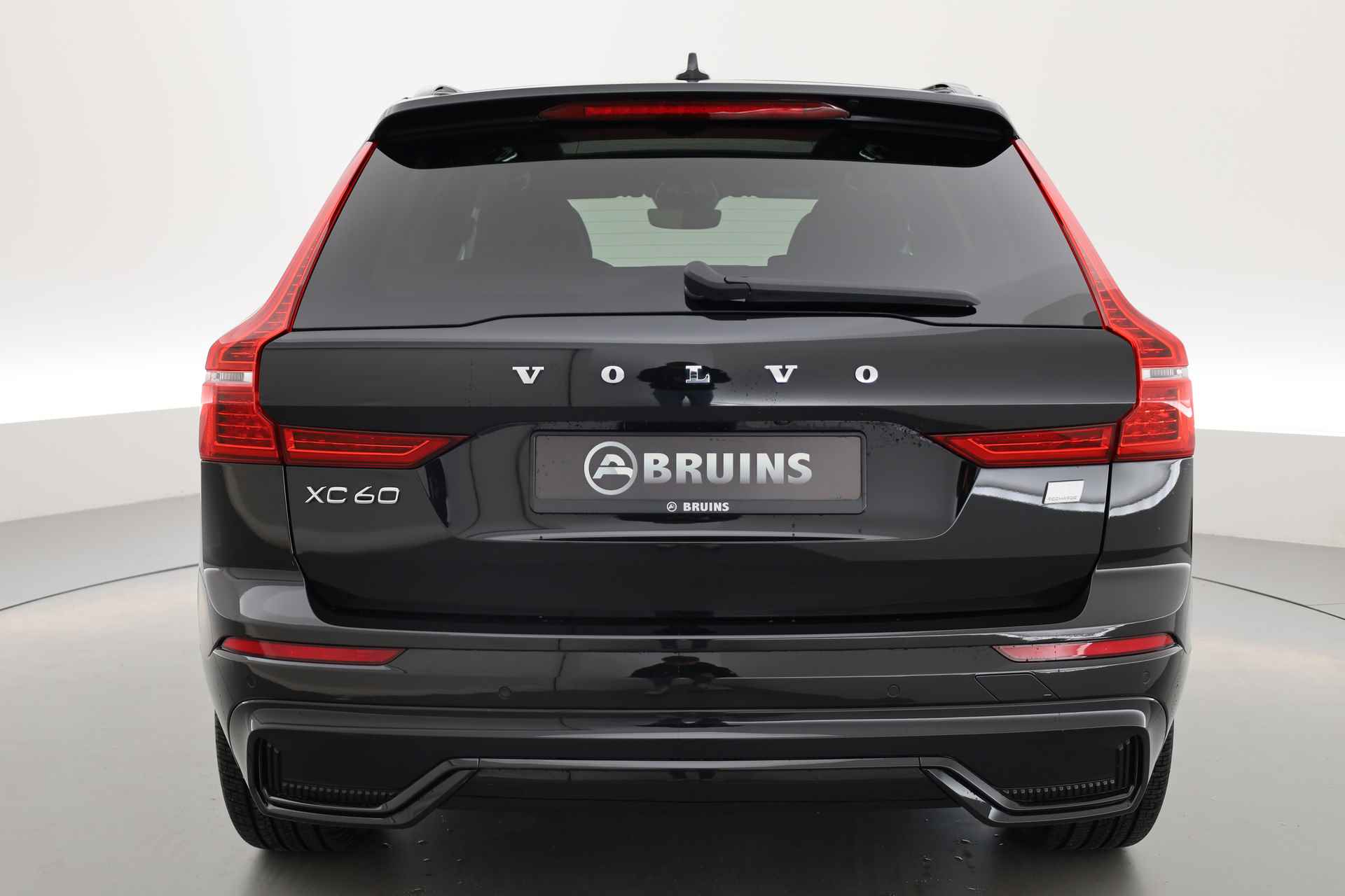 Volvo XC60 2.0 T6 Plug-in hybrid AWD R-Design | Pano-dak | Trekhaak | H&K Audio | 21'' | Standkachel | Adap. Cruise | - 38/38