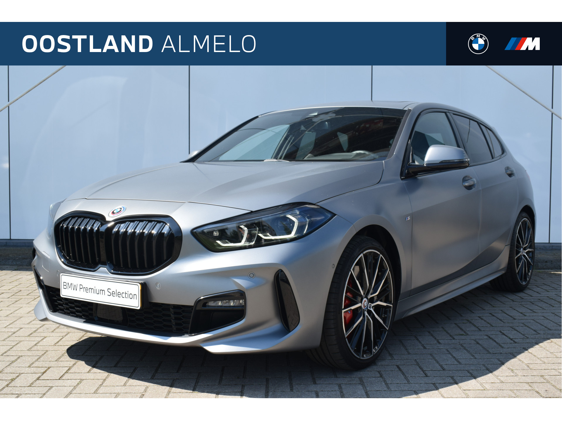 BMW 1-serie 118i High Executive M Sport Automaat / BMW M 50 Jahre uitvoering / Panoramadak / M sportstoelen / Adaptieve LED / Parking Assistant / Comfort Access