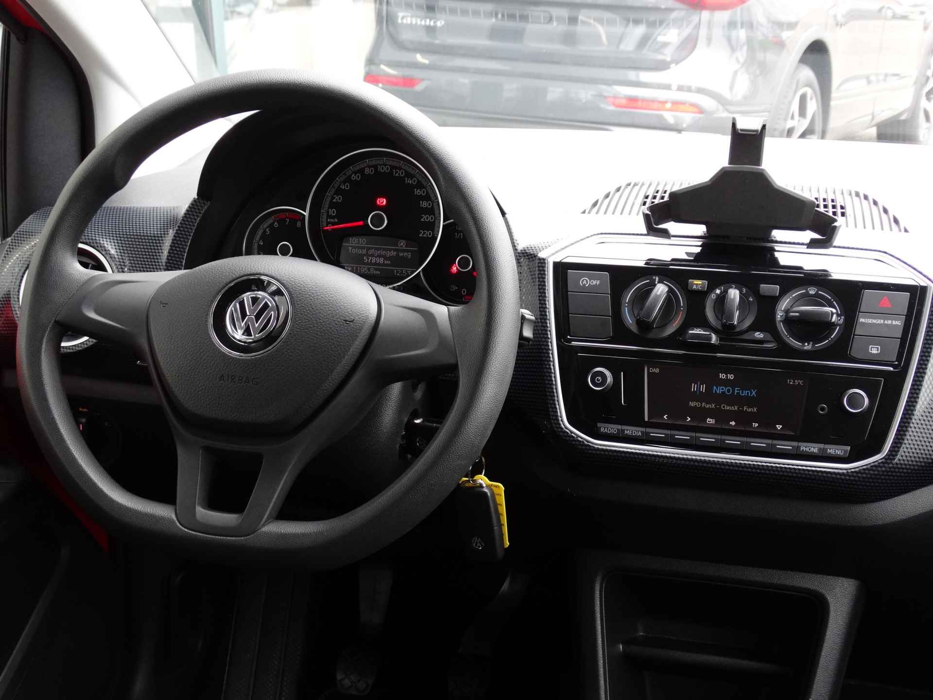 Volkswagen up! 1.0 BMT move up! | Airco | DAB radio | Bluetooth - 11/25