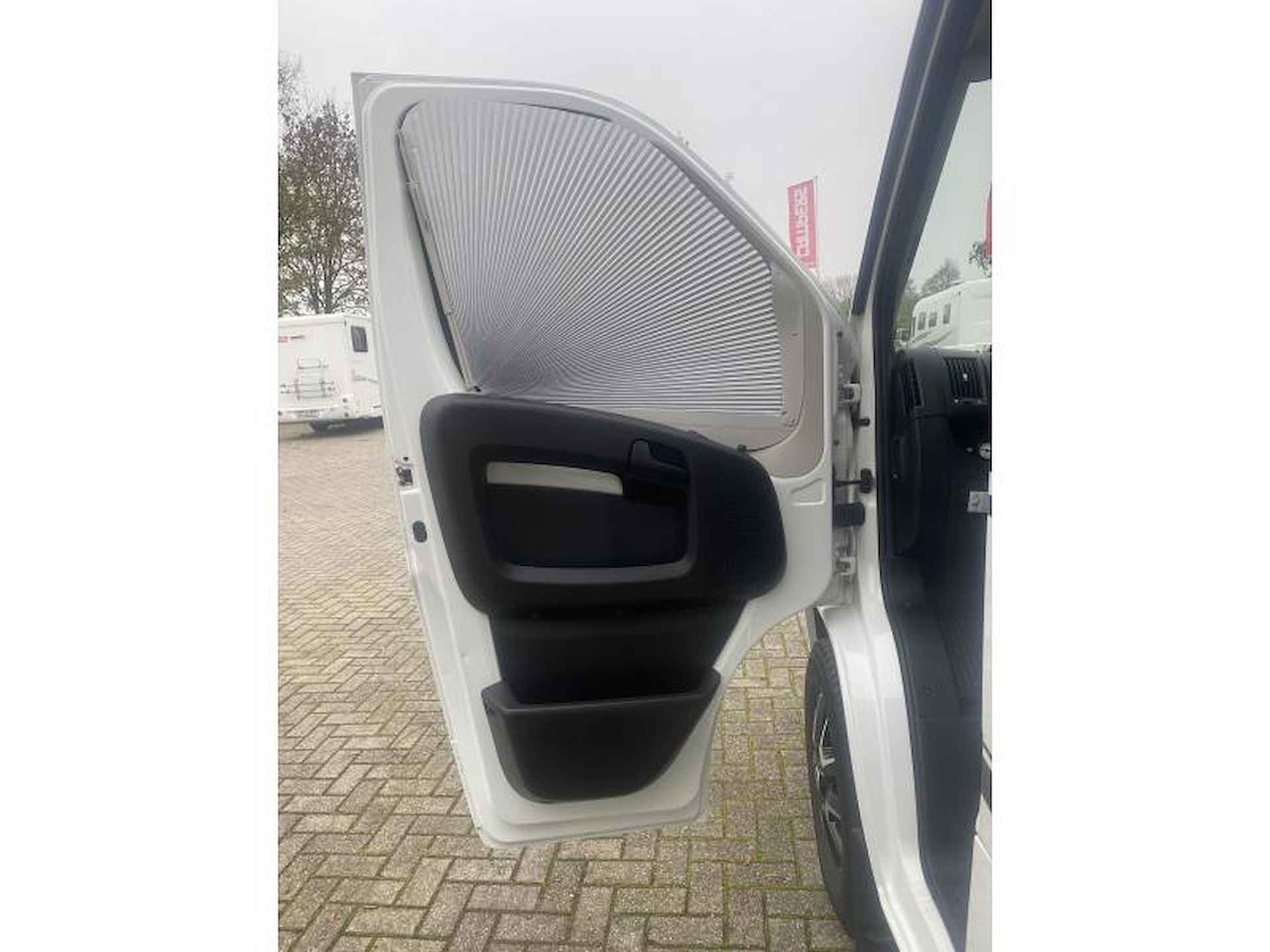 Adria Compact Axess  DL Face to Face - 9/25