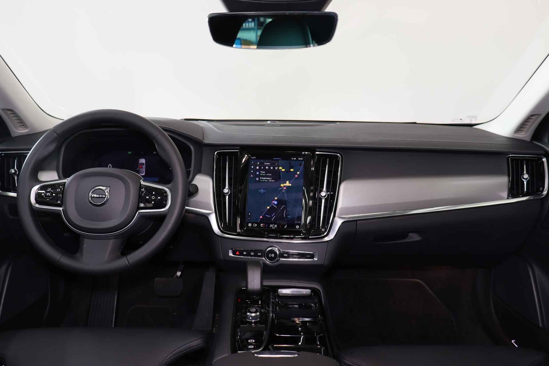Volvo S90 T8 AWD Plus Bright - LONG RANGE - Panorama/schuifdak - IntelliSafe Assist & Surround - 360° Camera - Adaptieve LED koplampen - Verwarmde voorstoelen, stuur & achterbank - Parkeersensoren voor & achter - Elektr. bedienb. voorstoelen met geheugen - Extra getint glas - Elektr. inklapbare trekhaak - 19' LMV - 24/27